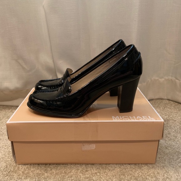 ❌SOLD❌Michael Kors Patent Leather Heel Loafers - Picture 2 of 6